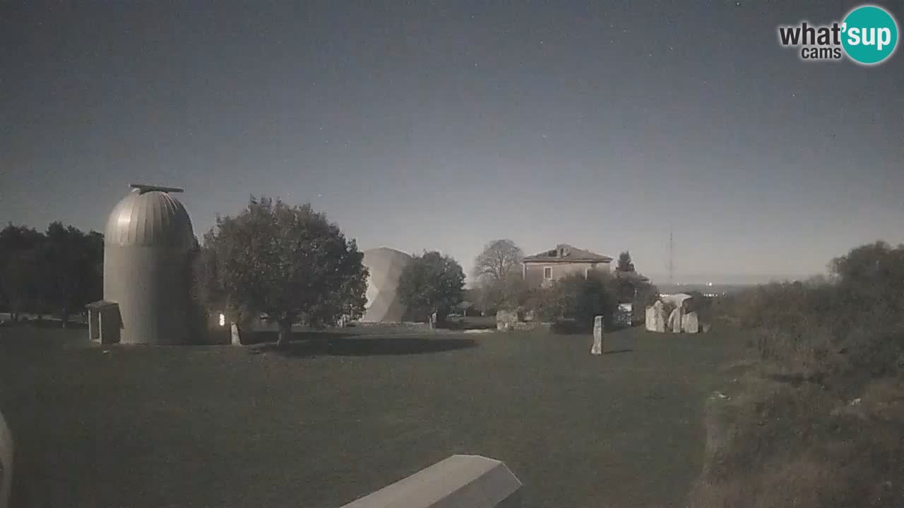 Višnjan-Observatorium Live Webcam – Explore the Sky, Asteroids, Comets, and Meteoroids