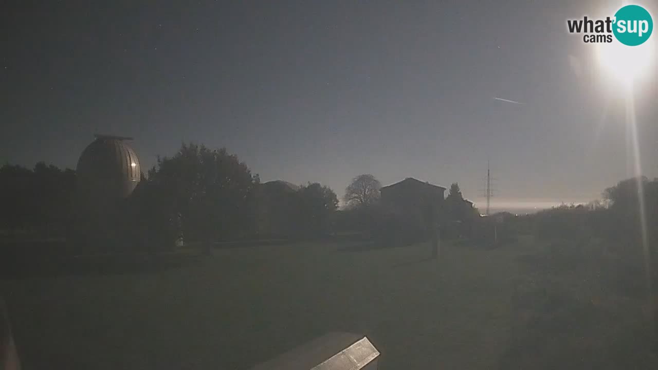 Webcam live dell’Osservatorio di  – Esplora il cielo, gli asteroidi, i comete e i meteoroidi.