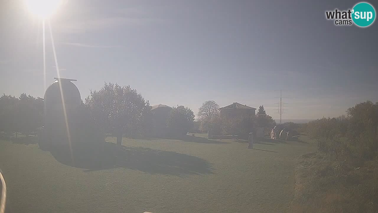 Webcam live dell’Osservatorio di  – Esplora il cielo, gli asteroidi, i comete e i meteoroidi.