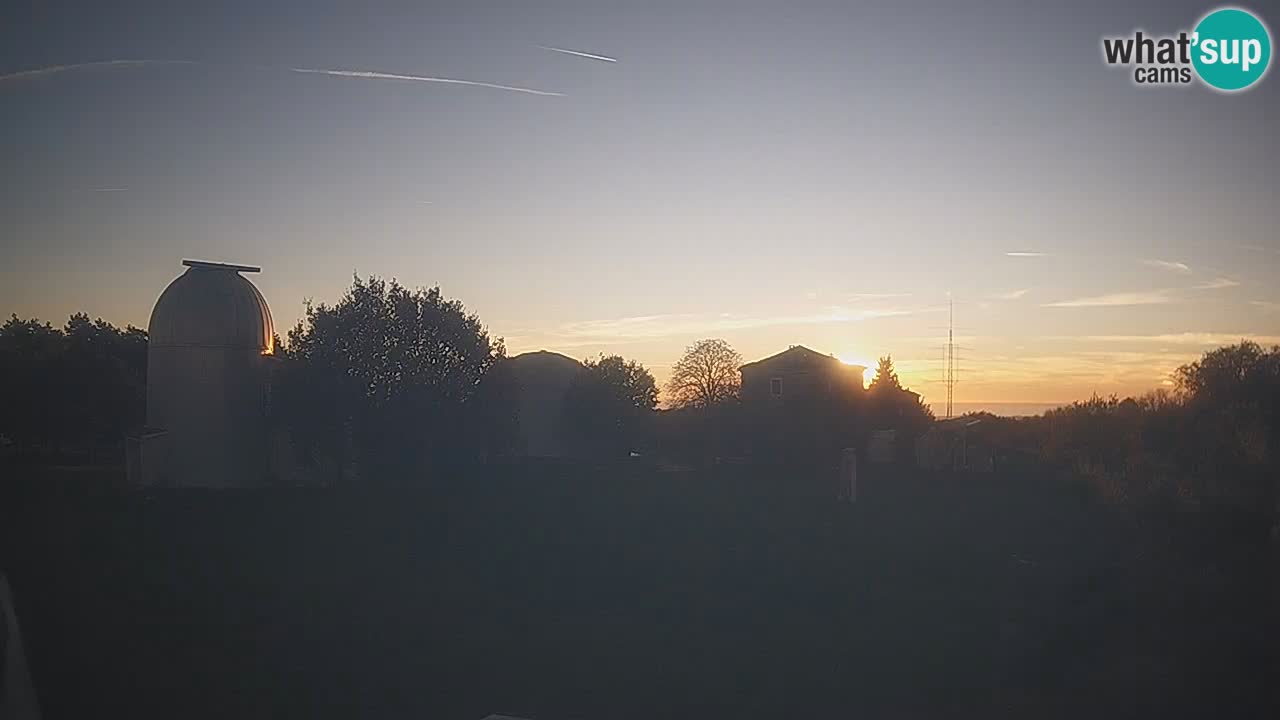 Višnjan-Observatorium Live Webcam – Explore the Sky, Asteroids, Comets, and Meteoroids