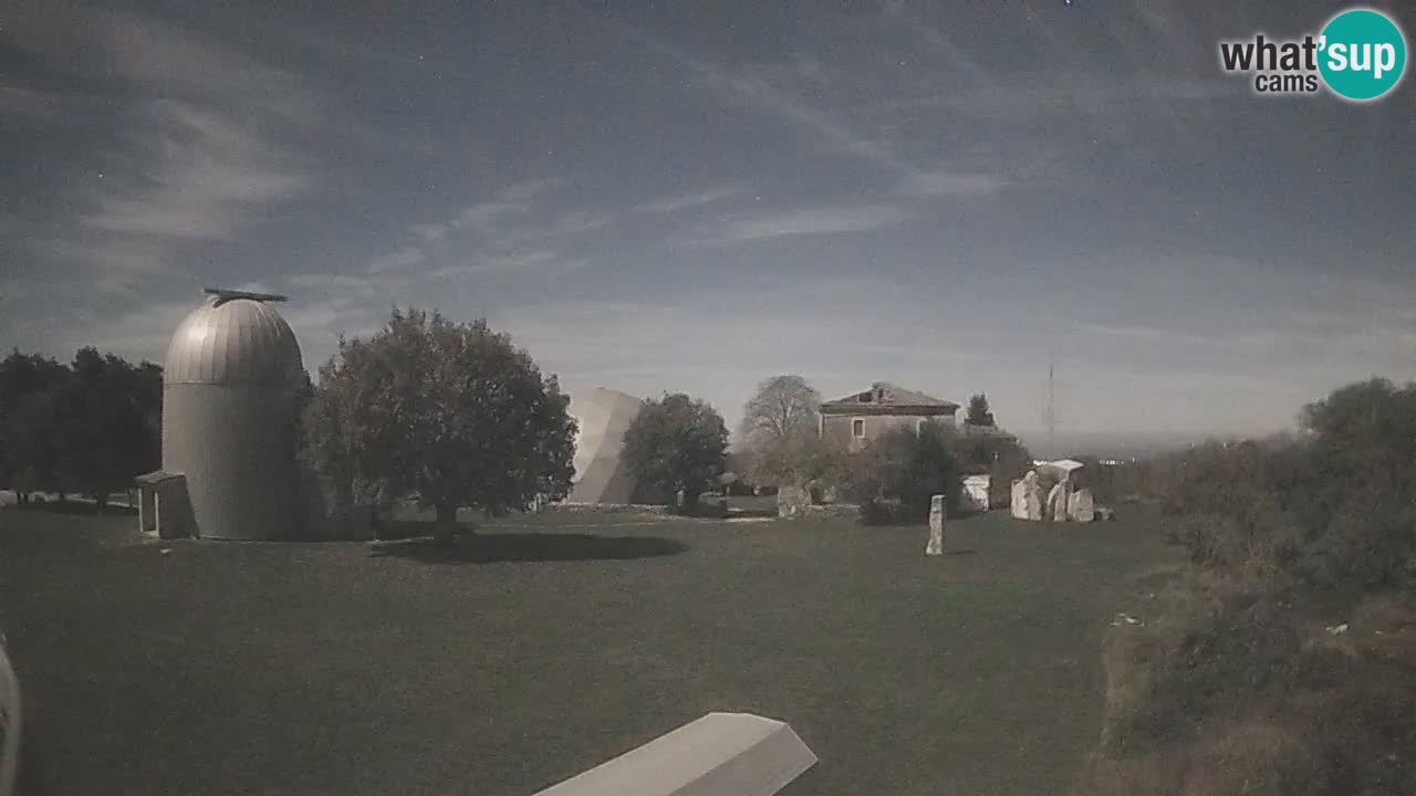 Observatorij Višnjan spletna kamera – Odkrivajte nebo, asteroide, komete in meteorite