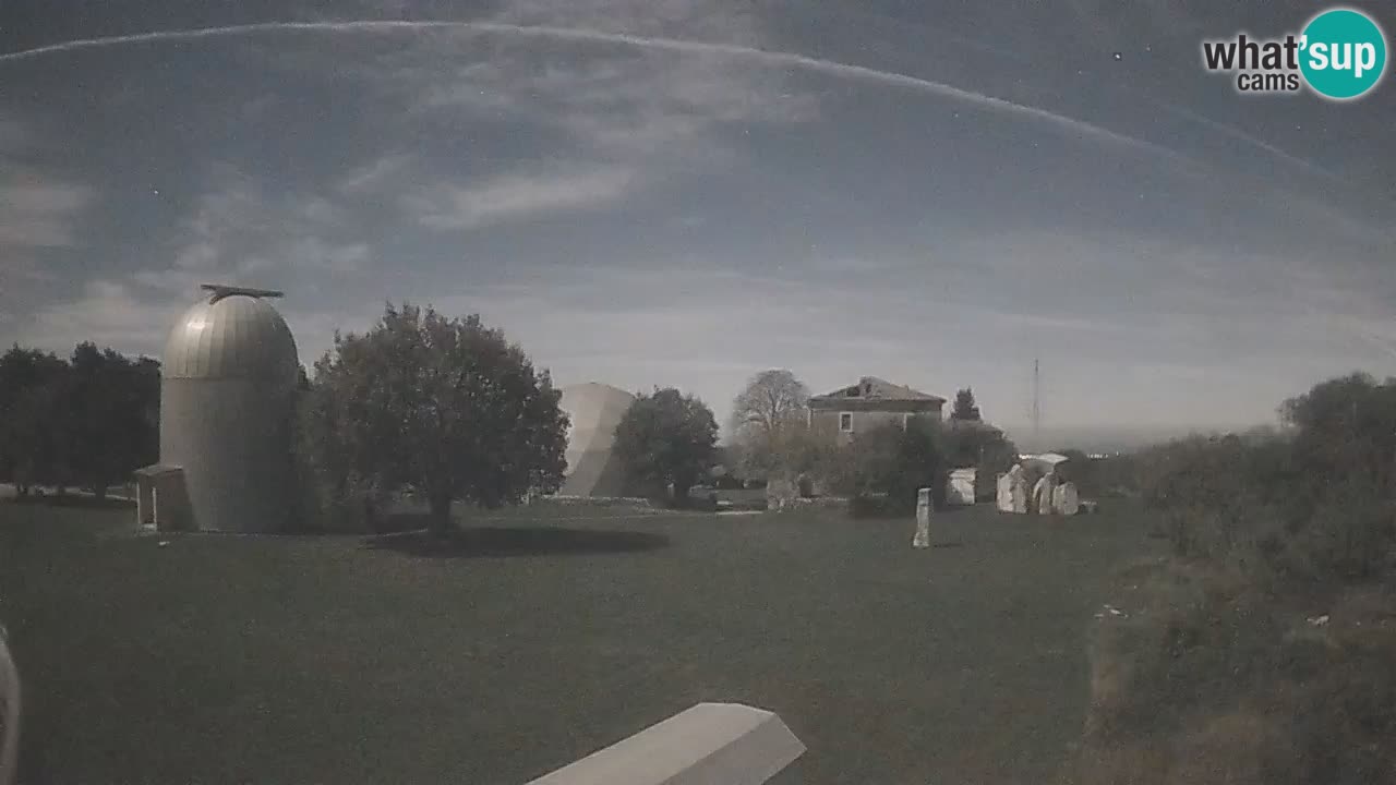 Webcam en direct de l’Observatoire de Višnjan – Explorez le ciel, les astéroïdes, les comètes et les météoroïdes