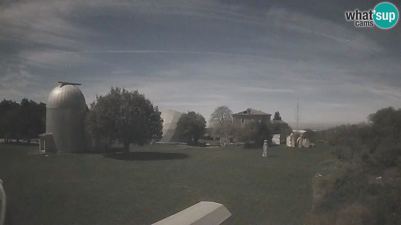 Observatorij Višnjan spletna kamera – Odkrivajte nebo, asteroide, komete in meteorite