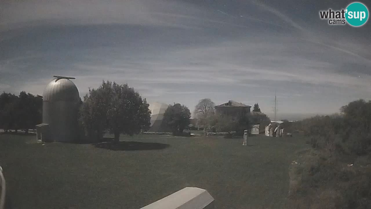 Webcam en direct de l’Observatoire de Višnjan – Explorez le ciel, les astéroïdes, les comètes et les météoroïdes