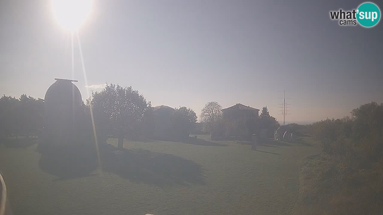 Višnjan-Observatorium Live Webcam – Explore the Sky, Asteroids, Comets, and Meteoroids