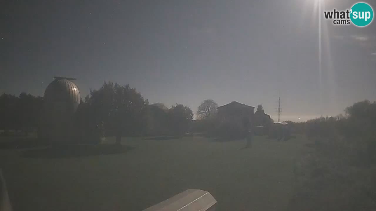 Višnjan-Observatorium Live Webcam – Explore the Sky, Asteroids, Comets, and Meteoroids