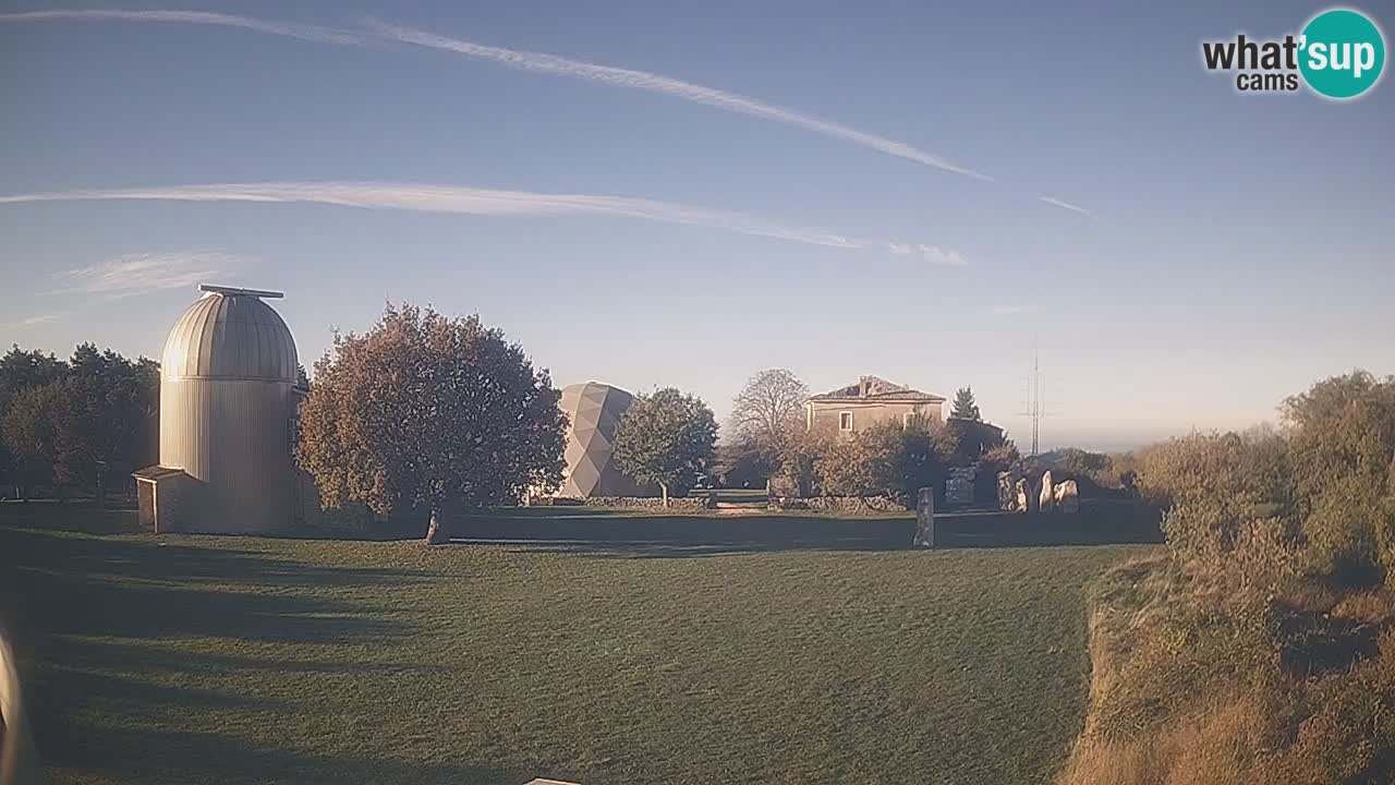 Webcam en direct de l’Observatoire de Višnjan – Explorez le ciel, les astéroïdes, les comètes et les météoroïdes