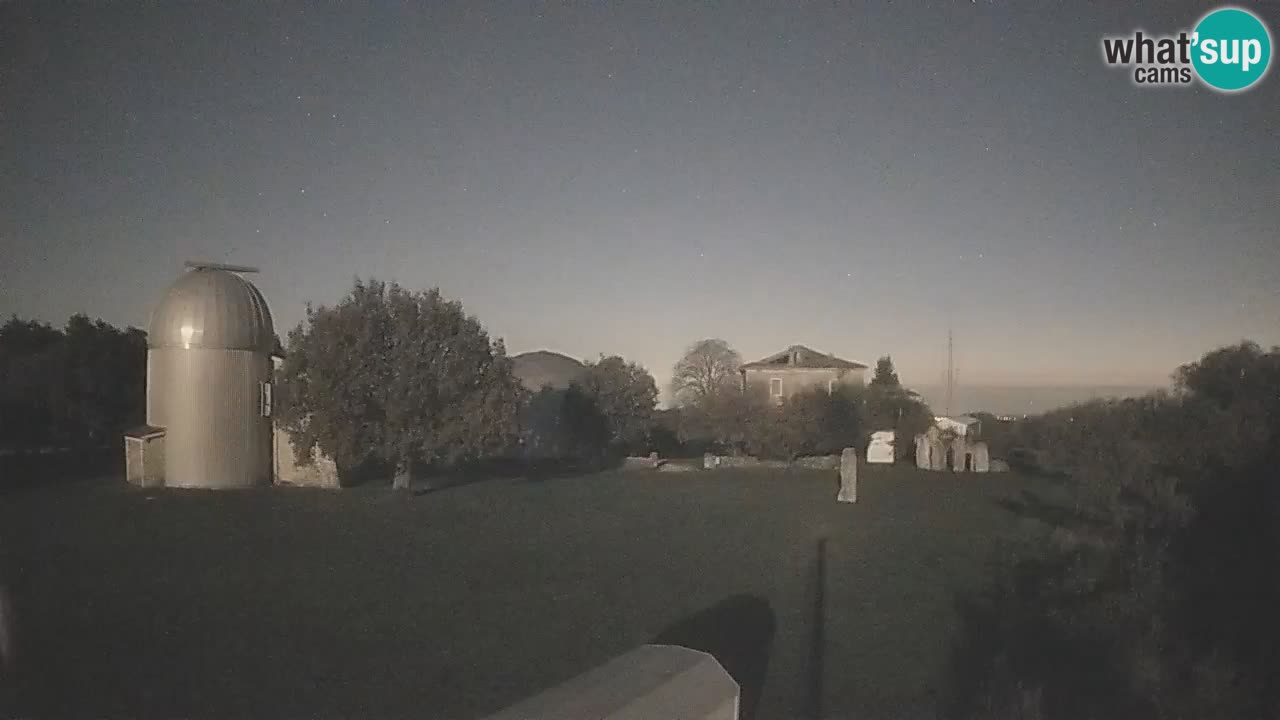 Webcam en direct de l’Observatoire de Višnjan – Explorez le ciel, les astéroïdes, les comètes et les météoroïdes