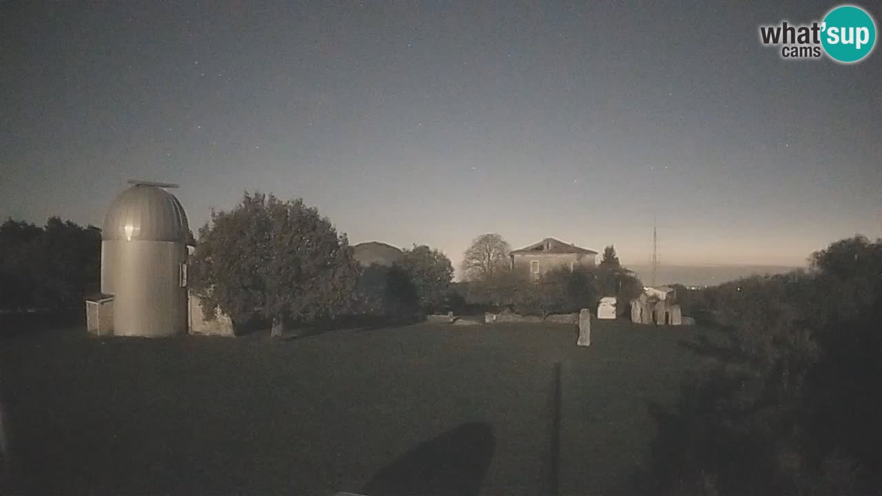 Webcam en direct de l’Observatoire de Višnjan – Explorez le ciel, les astéroïdes, les comètes et les météoroïdes