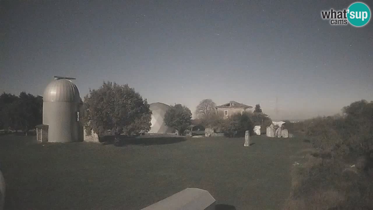 Webcam en direct de l’Observatoire de Višnjan – Explorez le ciel, les astéroïdes, les comètes et les météoroïdes