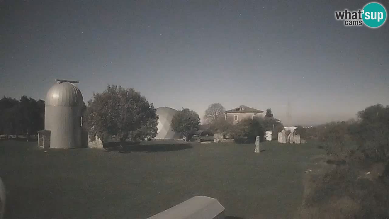 Višnjan-Observatorium Live Webcam – Explore the Sky, Asteroids, Comets, and Meteoroids