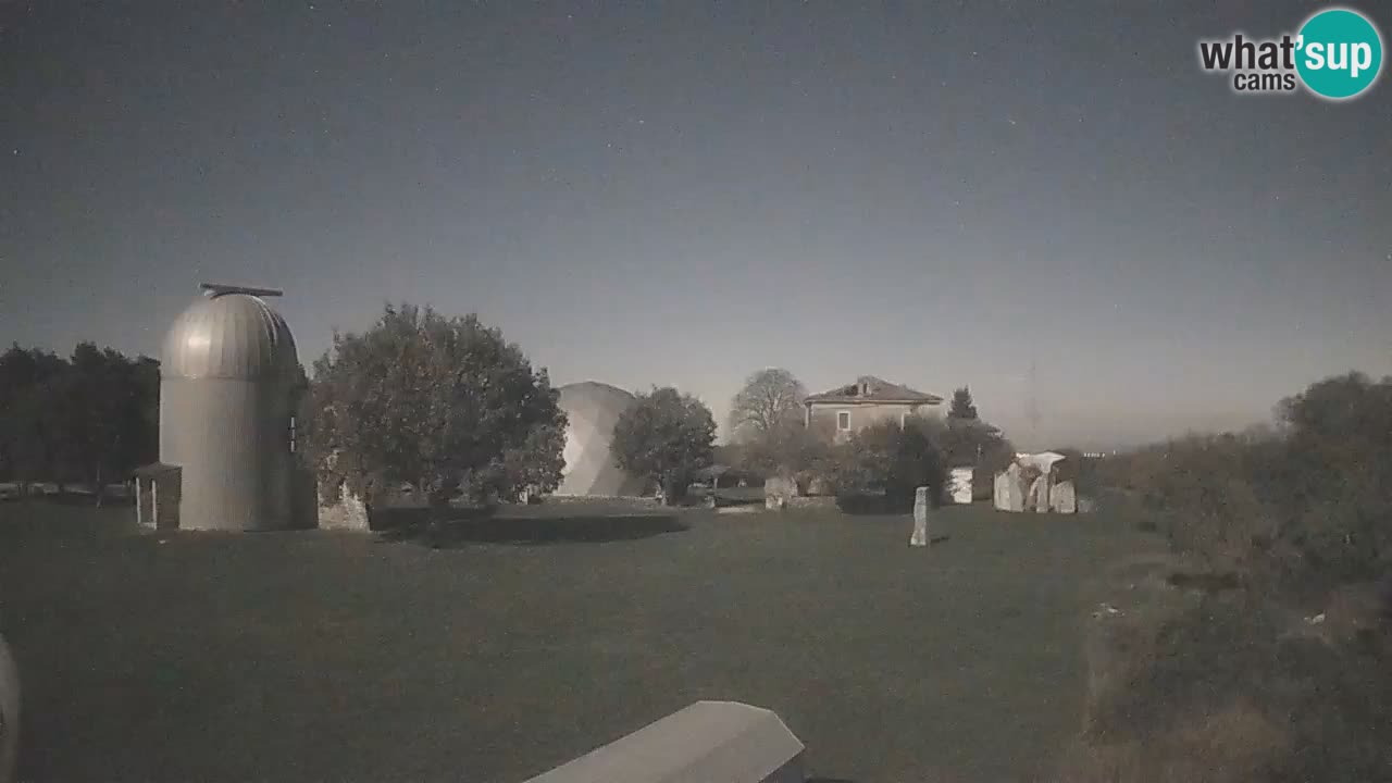 Webcam live dell’Osservatorio di  – Esplora il cielo, gli asteroidi, i comete e i meteoroidi.