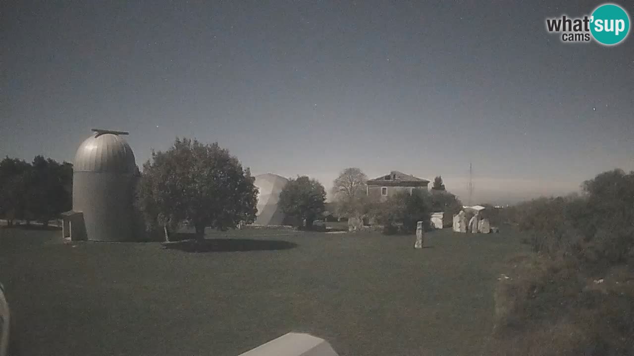 Webcam live dell’Osservatorio di  – Esplora il cielo, gli asteroidi, i comete e i meteoroidi.