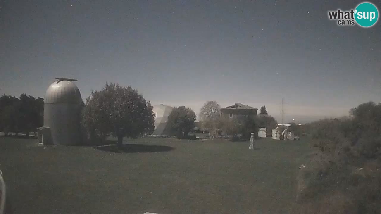 Webcam live dell’Osservatorio di – Esplora il cielo, gli asteroidi, i comete e i meteoroidi.