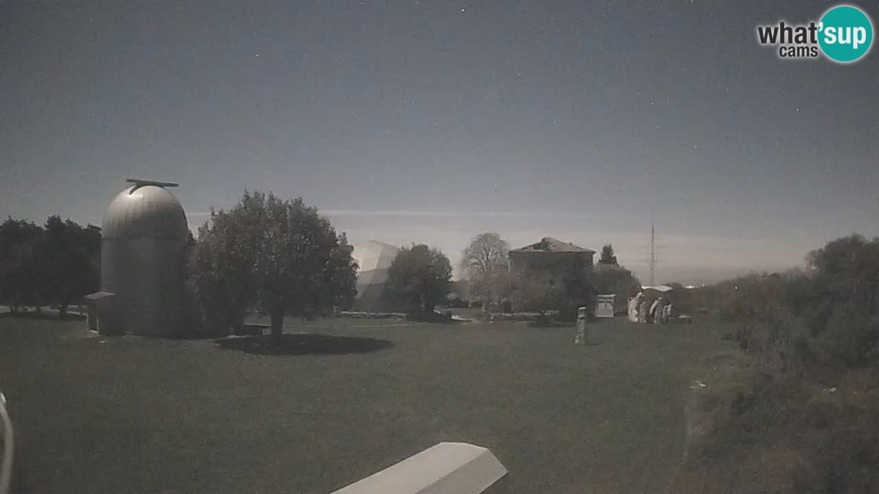 Webcam en direct de l’Observatoire de Višnjan – Explorez le ciel, les astéroïdes, les comètes et les météoroïdes