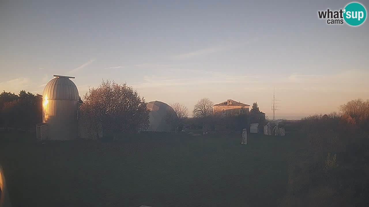 Višnjan-Observatorium Live Webcam – Explore the Sky, Asteroids, Comets, and Meteoroids