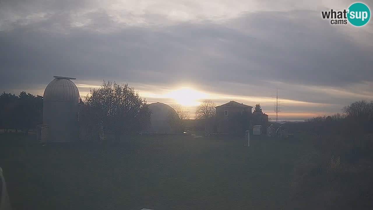 Webcam live dell’Osservatorio di  – Esplora il cielo, gli asteroidi, i comete e i meteoroidi.