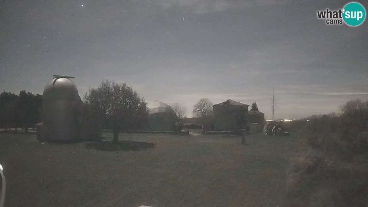 Višnjan-Observatorium Live Webcam – Explore the Sky, Asteroids, Comets, and Meteoroids