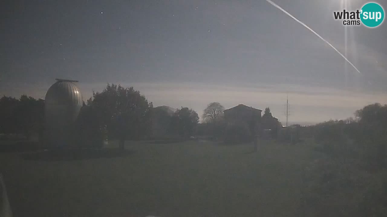 Webcam live dell’Osservatorio di  – Esplora il cielo, gli asteroidi, i comete e i meteoroidi.