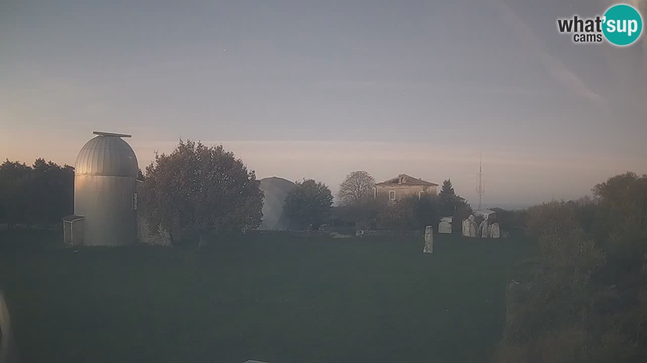 Webcam en direct de l’Observatoire de Višnjan – Explorez le ciel, les astéroïdes, les comètes et les météoroïdes