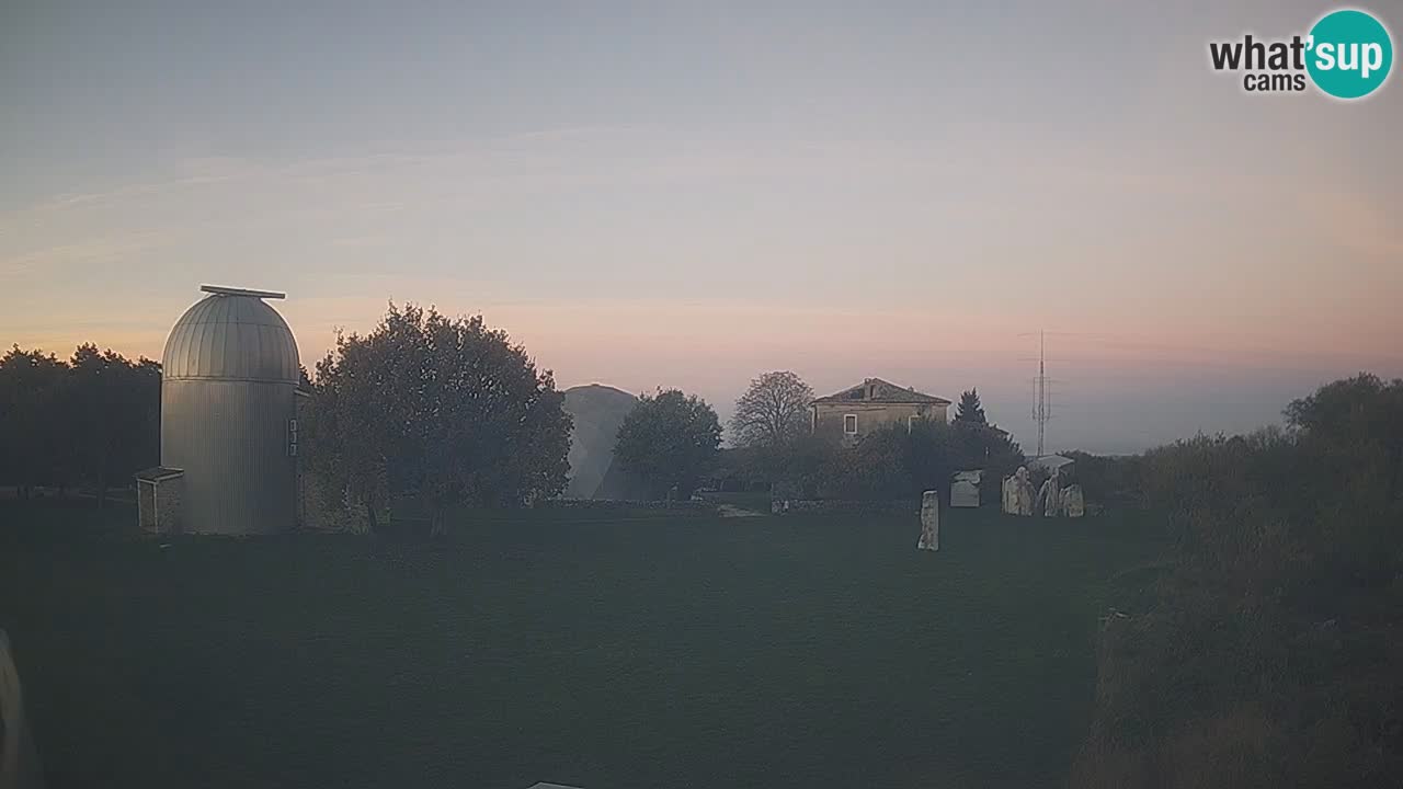 Višnjan-Observatorium Live Webcam – Explore the Sky, Asteroids, Comets, and Meteoroids