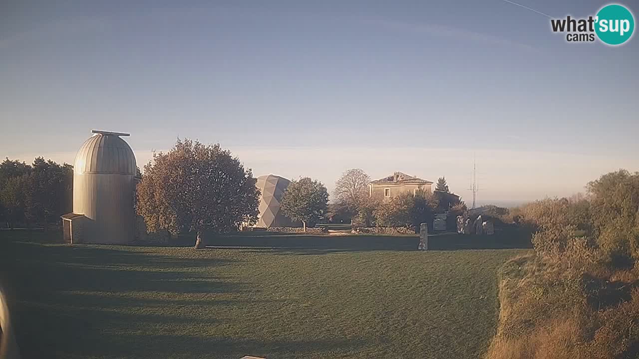 Webcam en direct de l’Observatoire de Višnjan – Explorez le ciel, les astéroïdes, les comètes et les météoroïdes