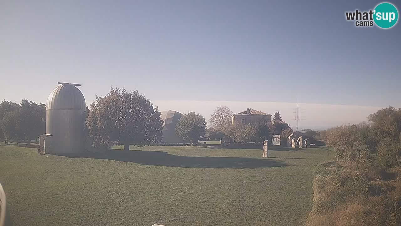 Webcam live dell’Osservatorio di – Esplora il cielo, gli asteroidi, i comete e i meteoroidi.