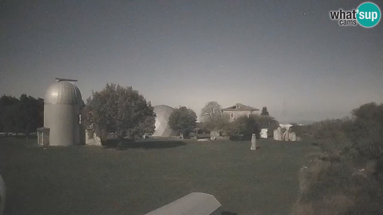 Višnjan-Observatorium Live Webcam – Explore the Sky, Asteroids, Comets, and Meteoroids