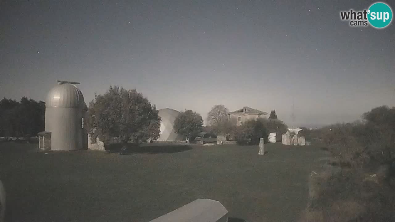 Webcam en direct de l’Observatoire de Višnjan – Explorez le ciel, les astéroïdes, les comètes et les météoroïdes