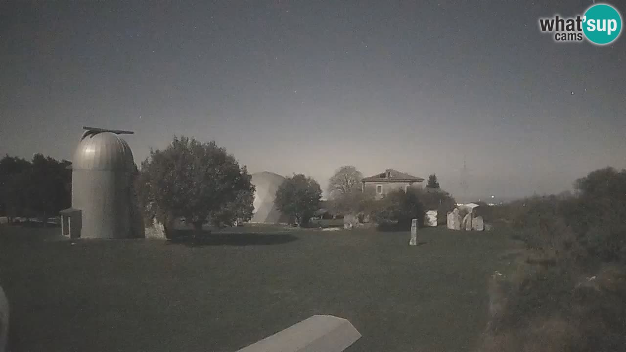 Cámara web en vivo del Observatorio de Višnjan: explora el cielo, los asteroides, cometas y meteoroides