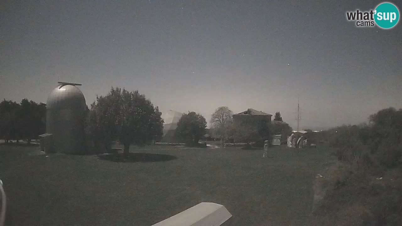 Webcam live dell’Osservatorio di – Esplora il cielo, gli asteroidi, i comete e i meteoroidi.