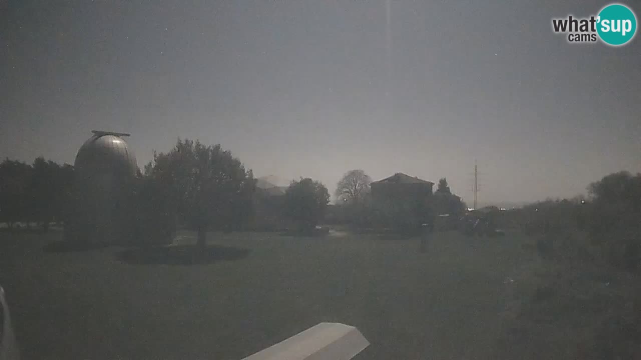 Cámara web en vivo del Observatorio de Višnjan: explora el cielo, los asteroides, cometas y meteoroides