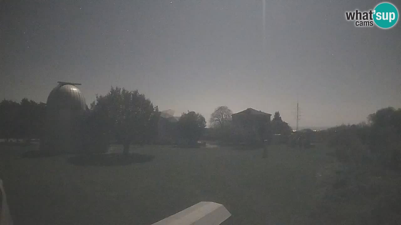 Webcam live dell’Osservatorio di  – Esplora il cielo, gli asteroidi, i comete e i meteoroidi.