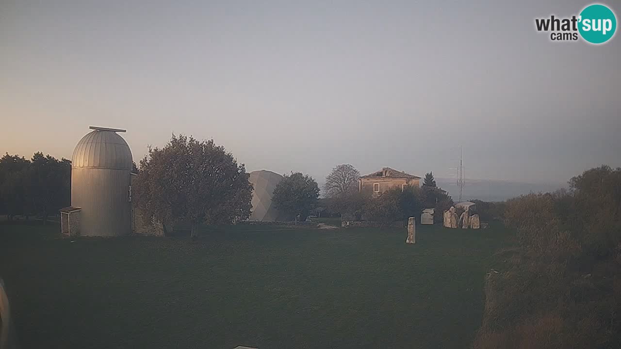 Webcam en direct de l’Observatoire de Višnjan – Explorez le ciel, les astéroïdes, les comètes et les météoroïdes