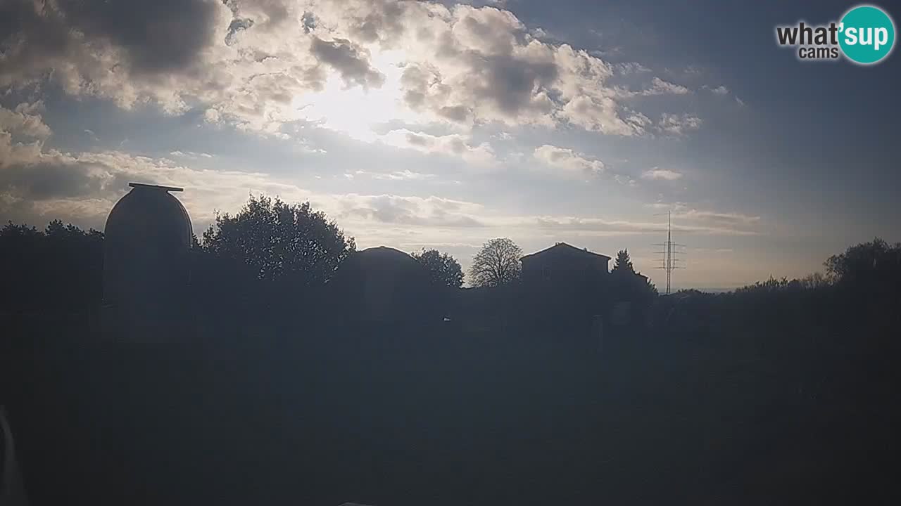 Webcam en direct de l’Observatoire de Višnjan – Explorez le ciel, les astéroïdes, les comètes et les météoroïdes