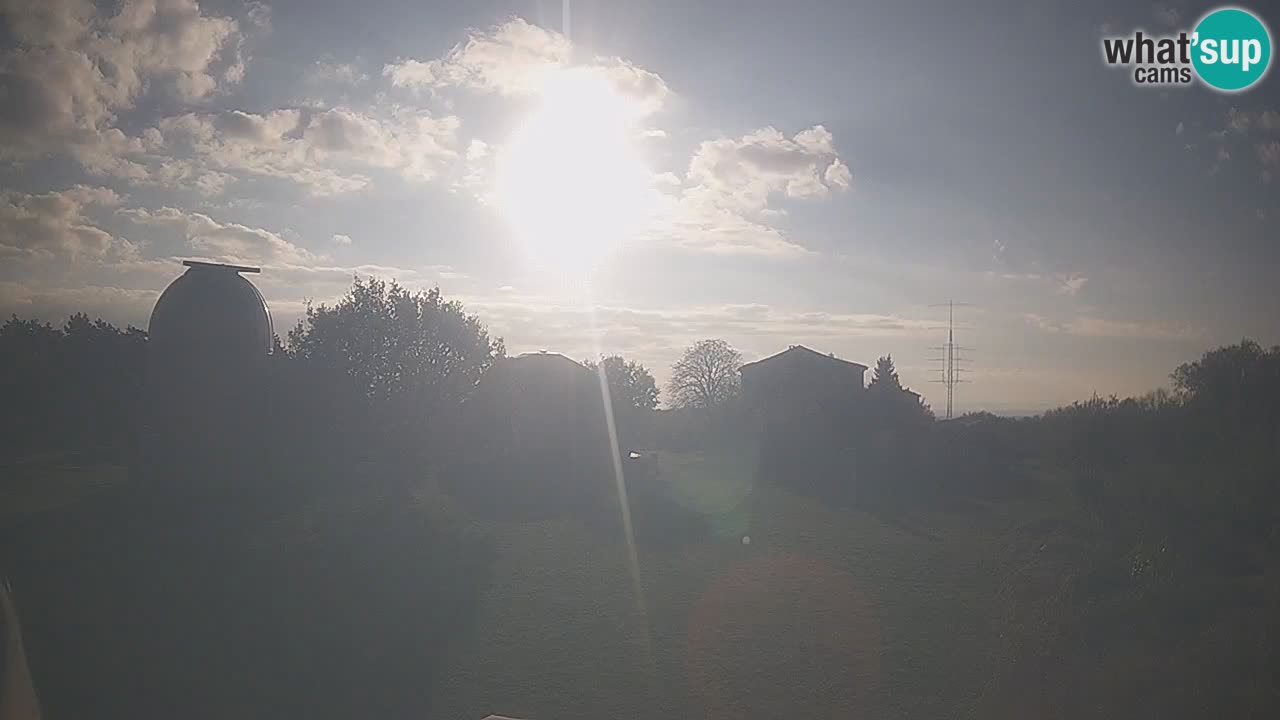 Webcam live dell’Osservatorio di  – Esplora il cielo, gli asteroidi, i comete e i meteoroidi.