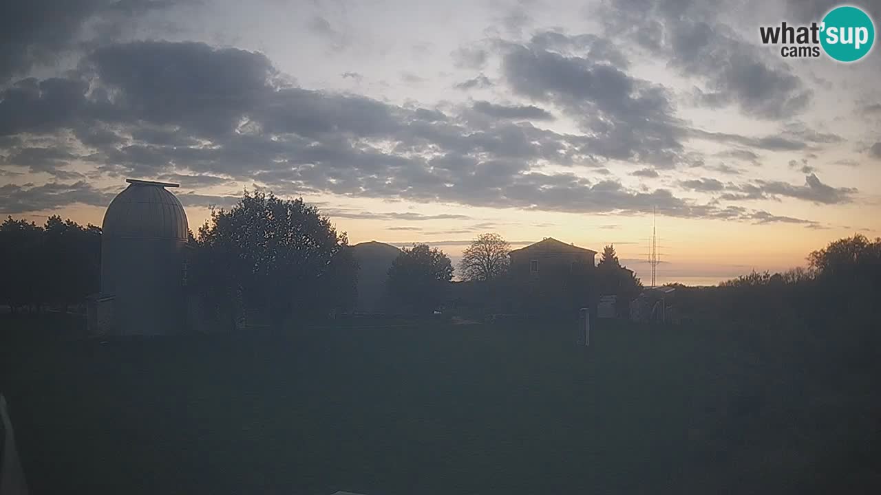 Webcam live dell’Osservatorio di – Esplora il cielo, gli asteroidi, i comete e i meteoroidi.