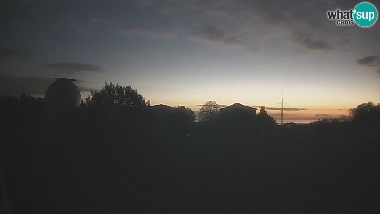 Webcam live dell’Osservatorio di  – Esplora il cielo, gli asteroidi, i comete e i meteoroidi.