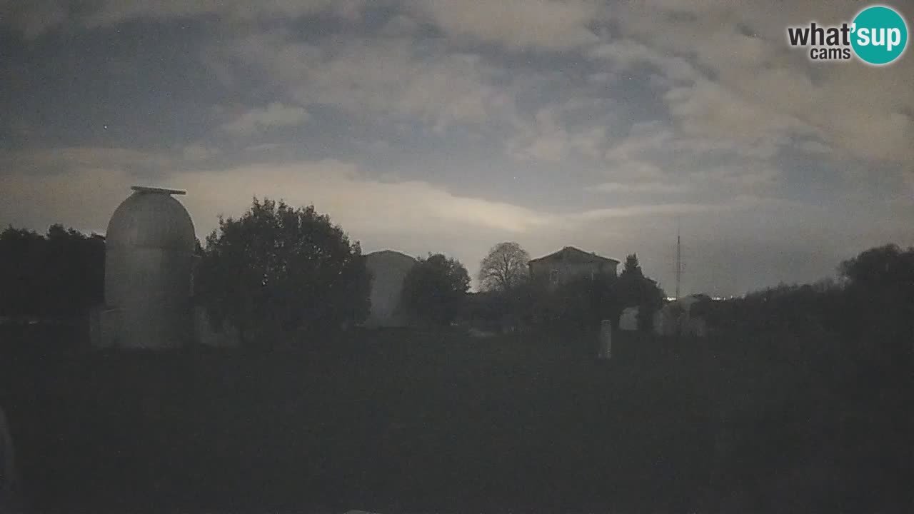 Cámara web en vivo del Observatorio de Višnjan: explora el cielo, los asteroides, cometas y meteoroides