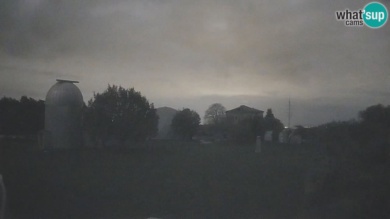 Cámara web en vivo del Observatorio de Višnjan: explora el cielo, los asteroides, cometas y meteoroides