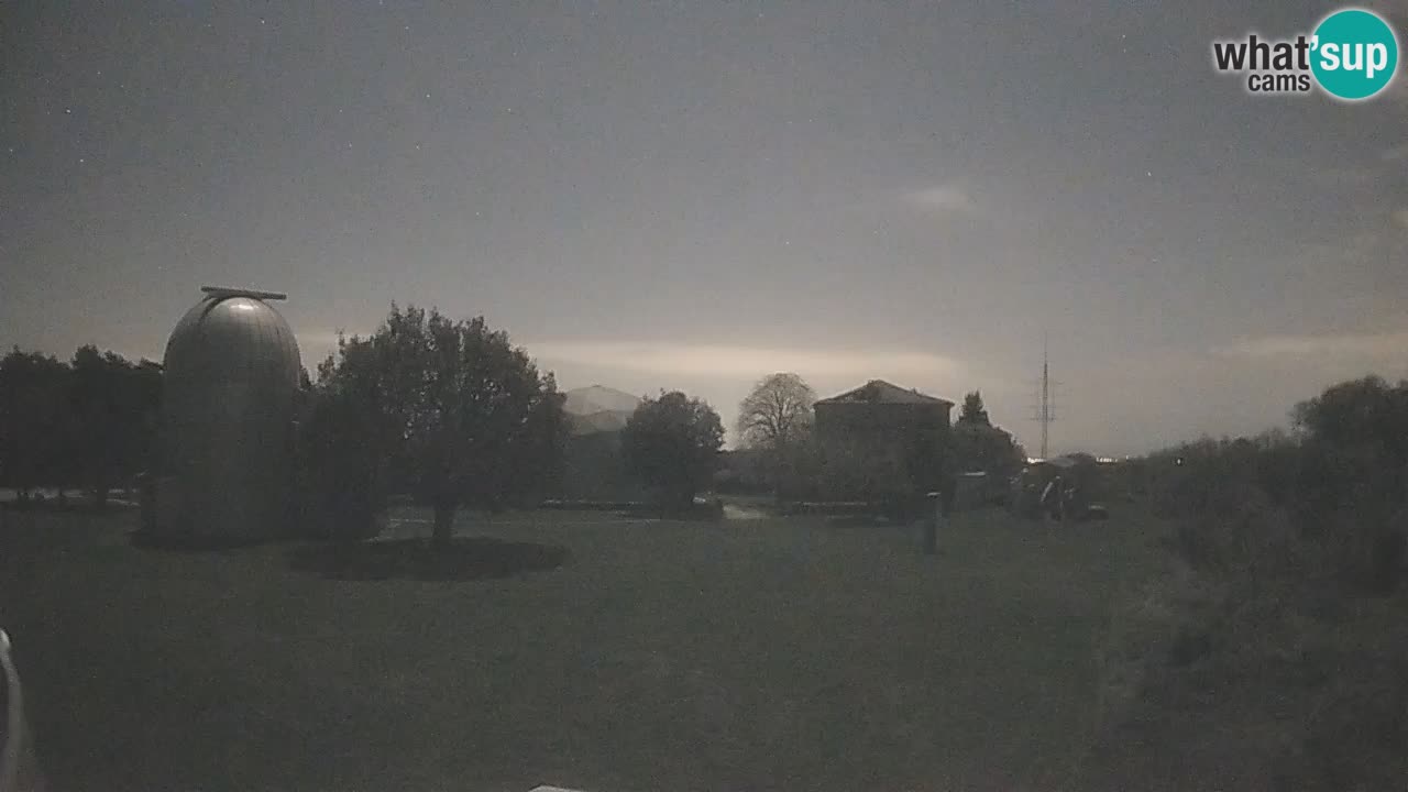Višnjan-Observatorium Live Webcam – Explore the Sky, Asteroids, Comets, and Meteoroids