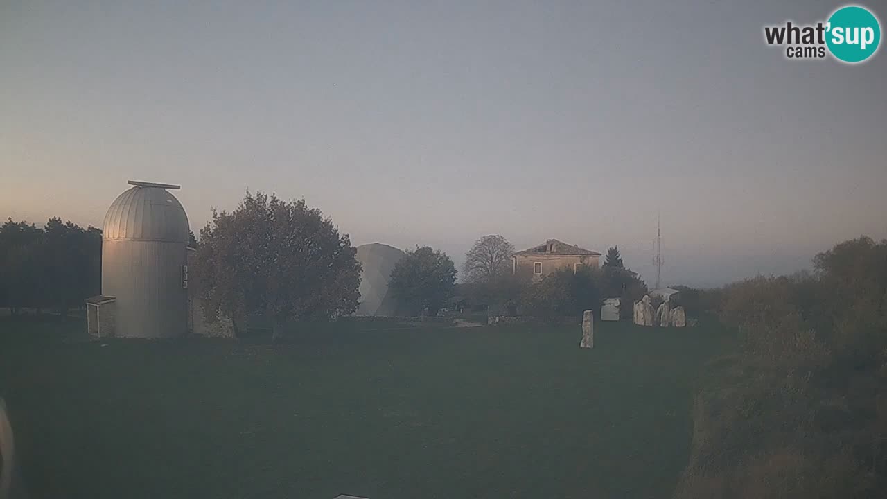 Višnjan-Observatorium Live Webcam – Explore the Sky, Asteroids, Comets, and Meteoroids