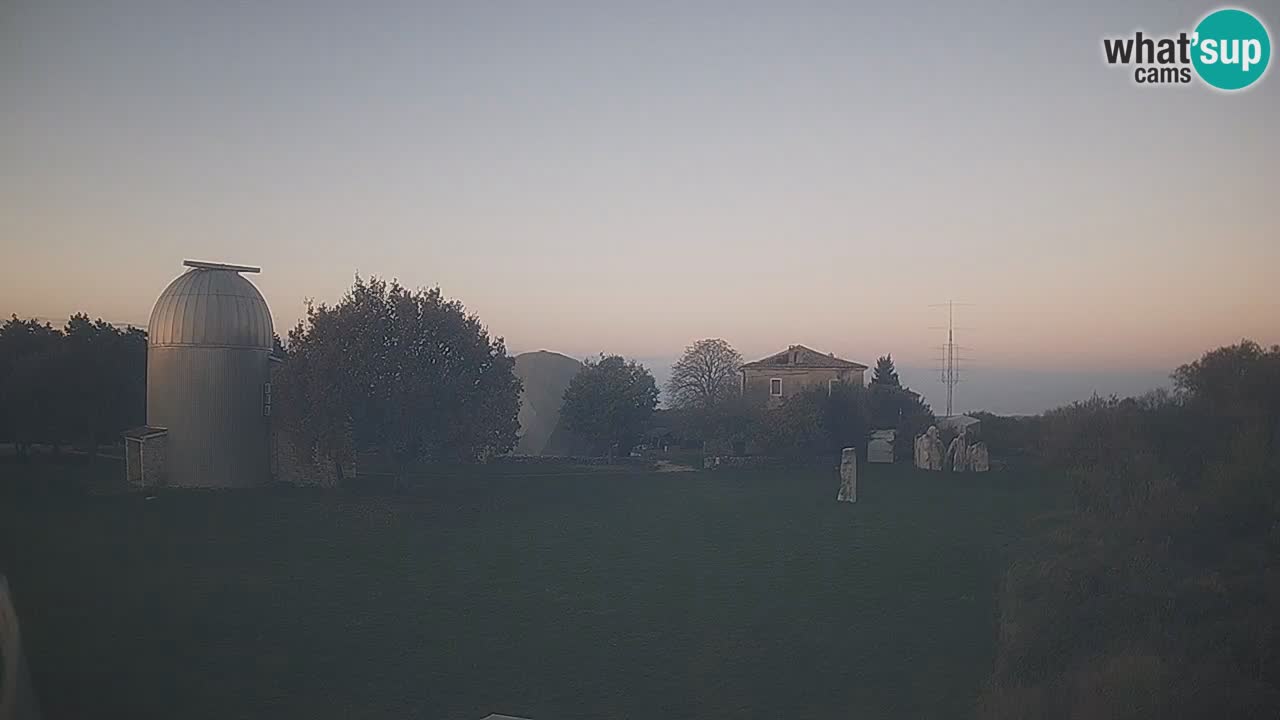 Cámara web en vivo del Observatorio de Višnjan: explora el cielo, los asteroides, cometas y meteoroides