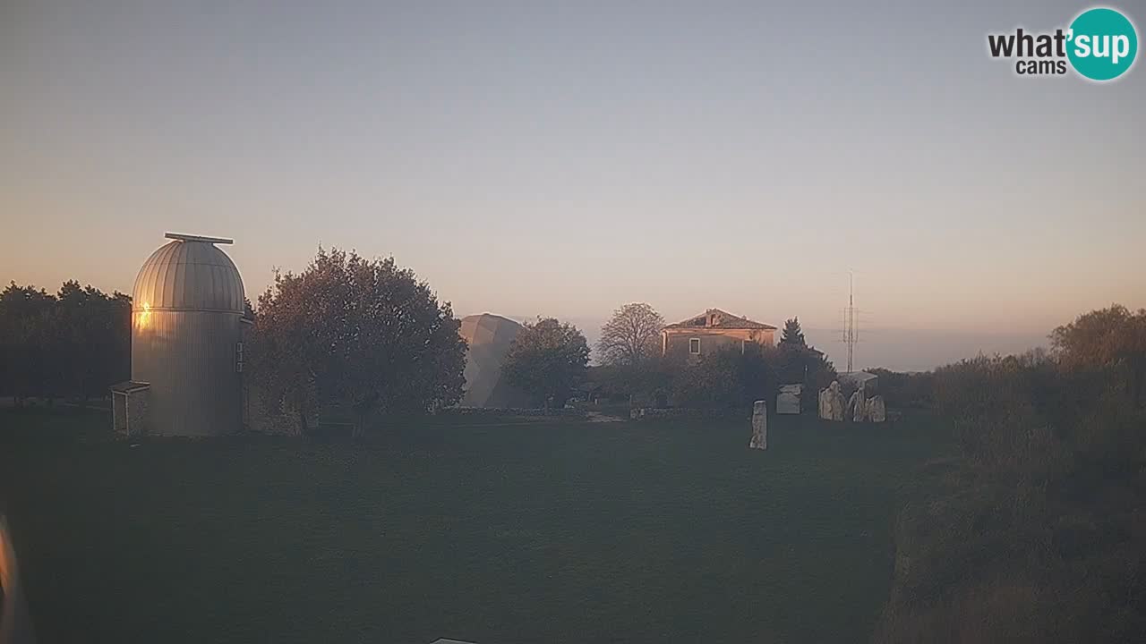 Webcam en direct de l’Observatoire de Višnjan – Explorez le ciel, les astéroïdes, les comètes et les météoroïdes