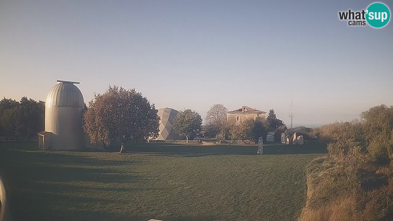 Višnjan-Observatorium Live Webcam – Explore the Sky, Asteroids, Comets, and Meteoroids