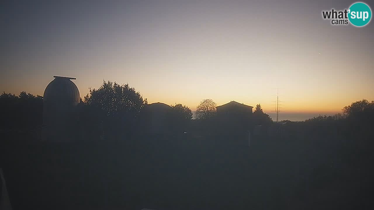 Webcam en direct de l’Observatoire de Višnjan – Explorez le ciel, les astéroïdes, les comètes et les météoroïdes