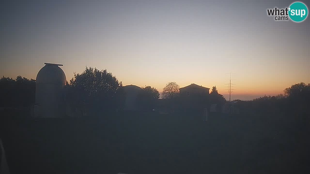 Webcam en direct de l’Observatoire de Višnjan – Explorez le ciel, les astéroïdes, les comètes et les météoroïdes