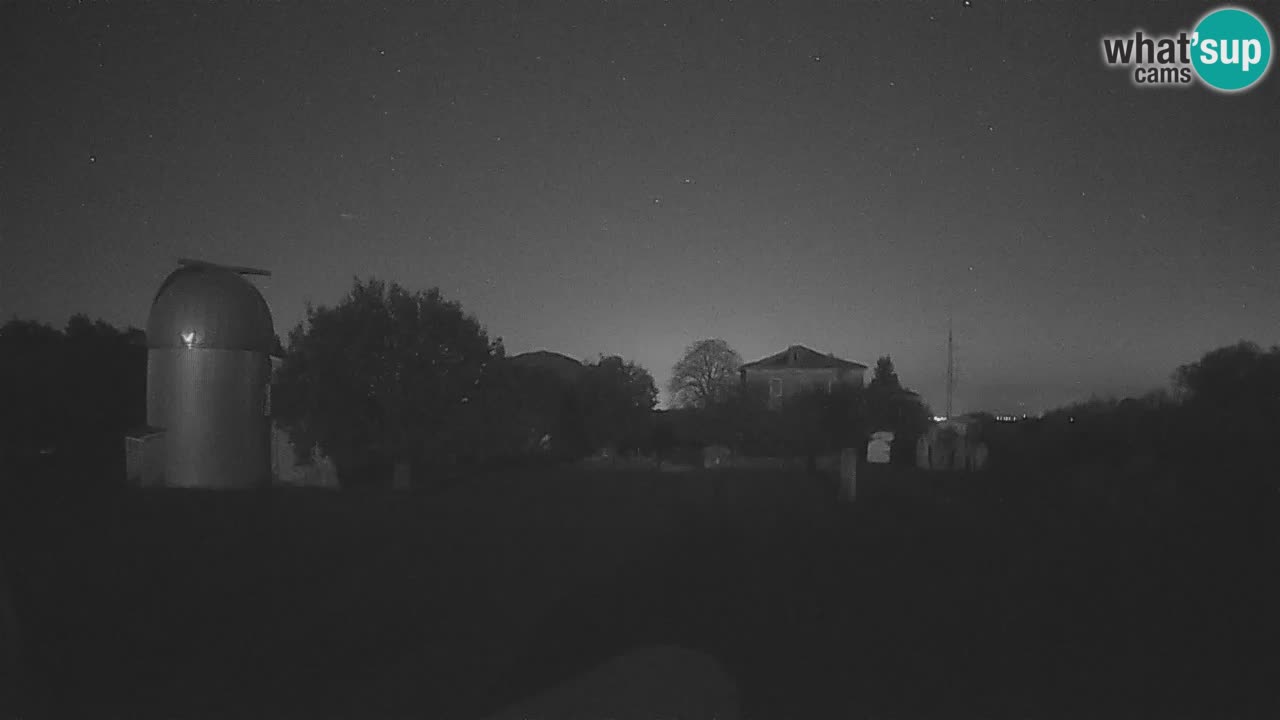 Webcam live dell’Osservatorio di  – Esplora il cielo, gli asteroidi, i comete e i meteoroidi.