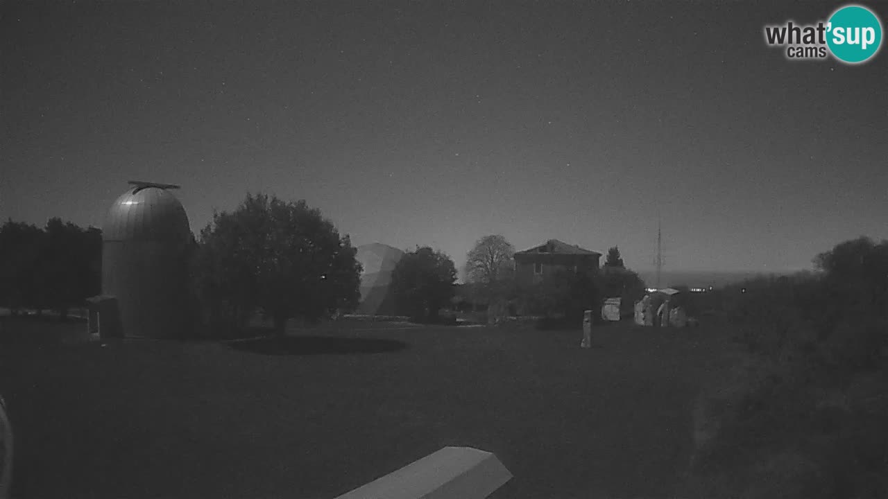 Webcam en direct de l’Observatoire de Višnjan – Explorez le ciel, les astéroïdes, les comètes et les météoroïdes
