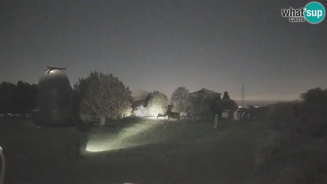 Webcam en direct de l’Observatoire de Višnjan – Explorez le ciel, les astéroïdes, les comètes et les météoroïdes